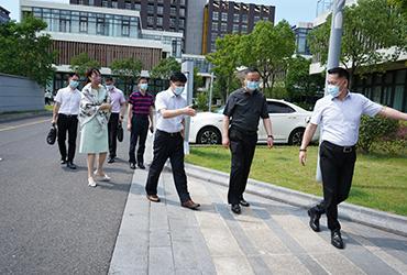 烈日炎炎，领导送信心|闵行区委委员、区人民检察院党组书记、检察长胡春健带队赴宝开智能开展大走访、大排查