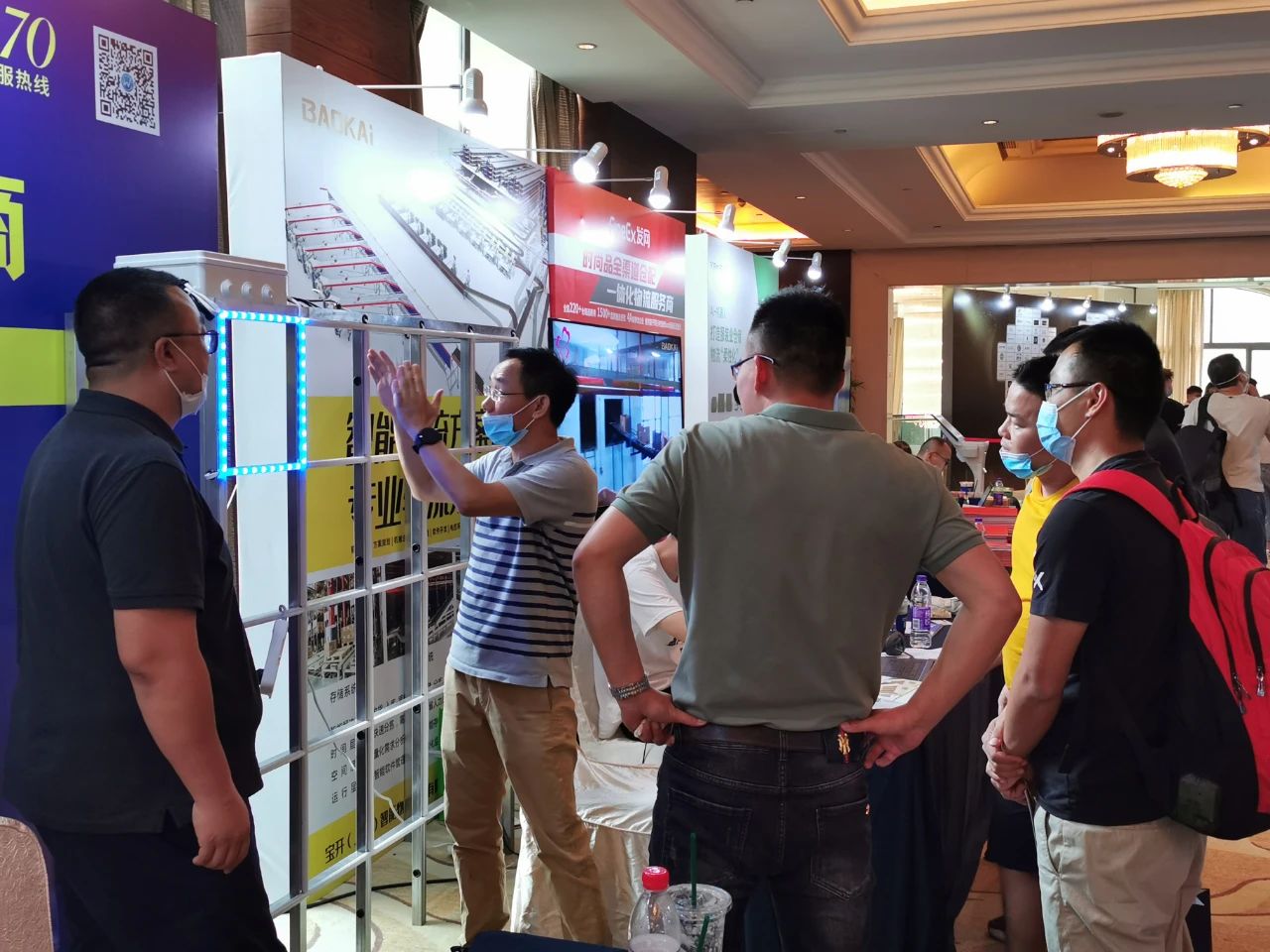 宝开常务副总裁王雷发表演讲 | 宝开再次荣获“服装物流行业优秀技术装备供应商”表彰