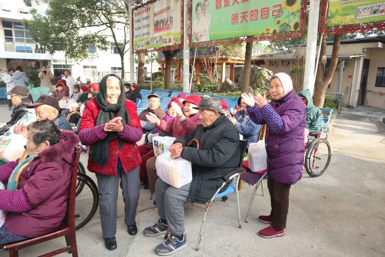 敬老爱老·传承美德 | 宝开跨年公益行——走进敬老院