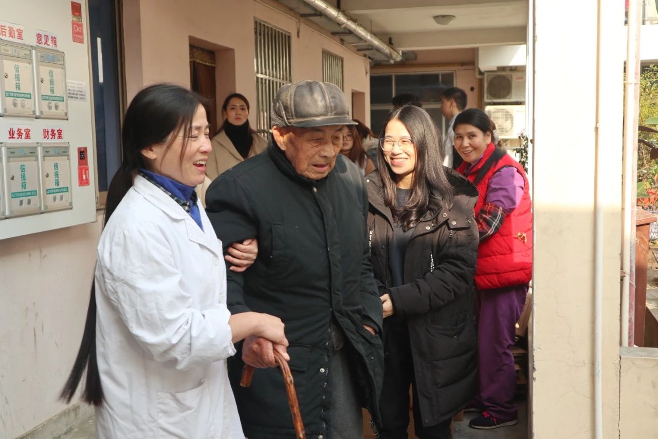 敬老爱老·传承美德 | 宝开跨年公益行——走进敬老院
