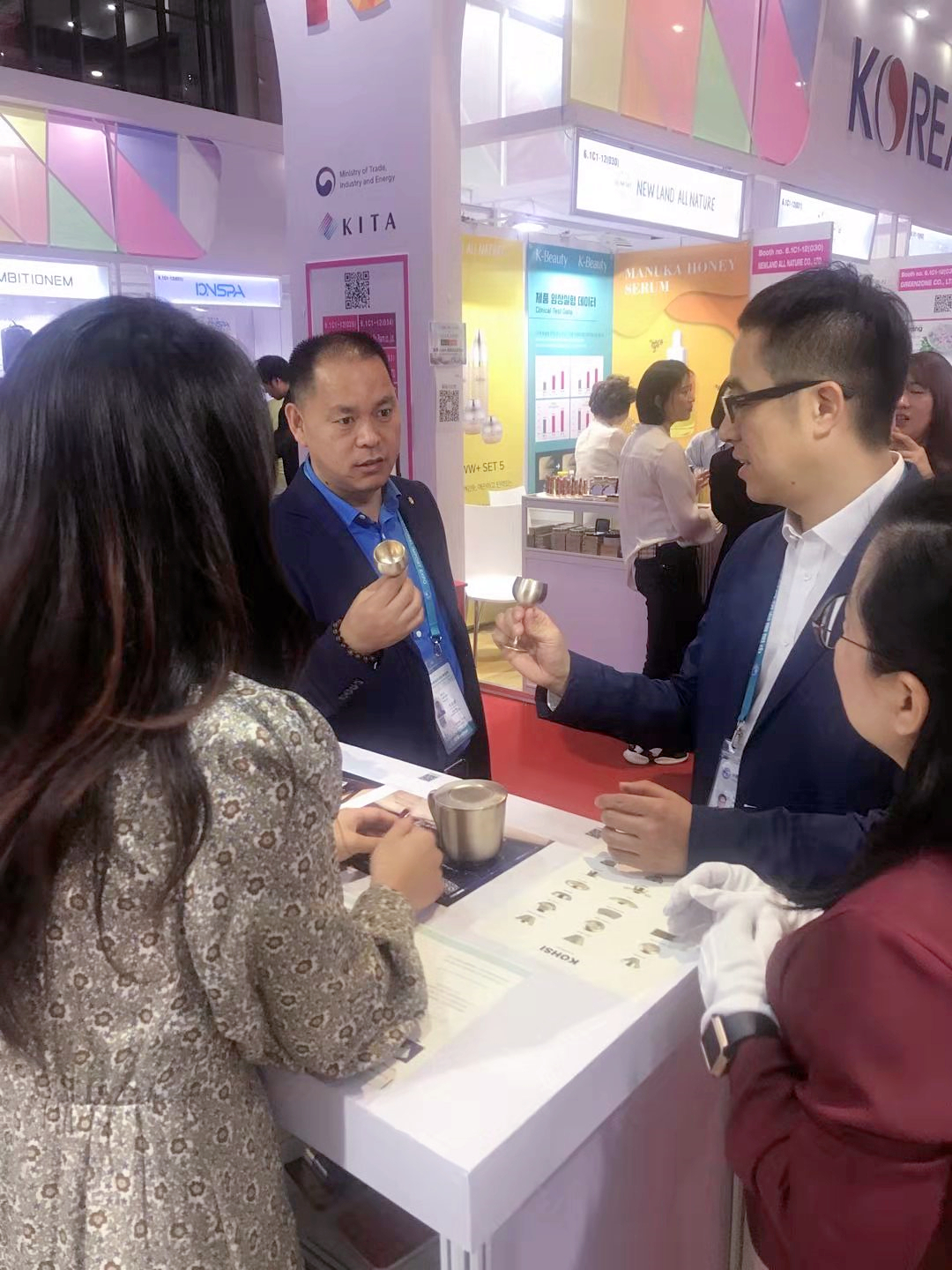 "合作、创新、共享"话进博一一宝开董事长邢志文参观进博并接受SMG记者采访