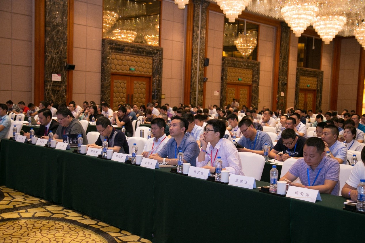 宝开常务副总裁王雷:“新零售环境下的物流中心规划”主题分享 | UR服饰物流中心迎百余服装物流经理人现场参观