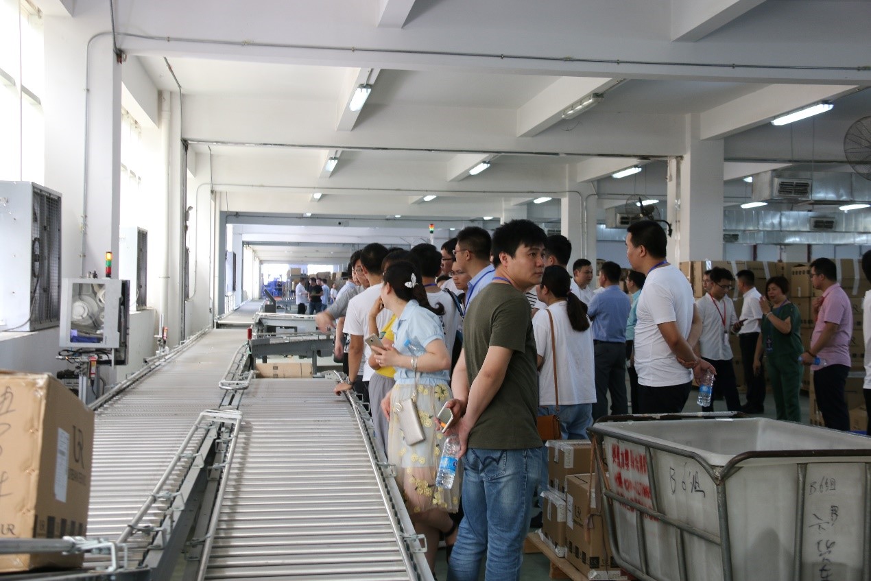 宝开常务副总裁王雷:“新零售环境下的物流中心规划”主题分享 | UR服饰物流中心迎百余服装物流经理人现场参观