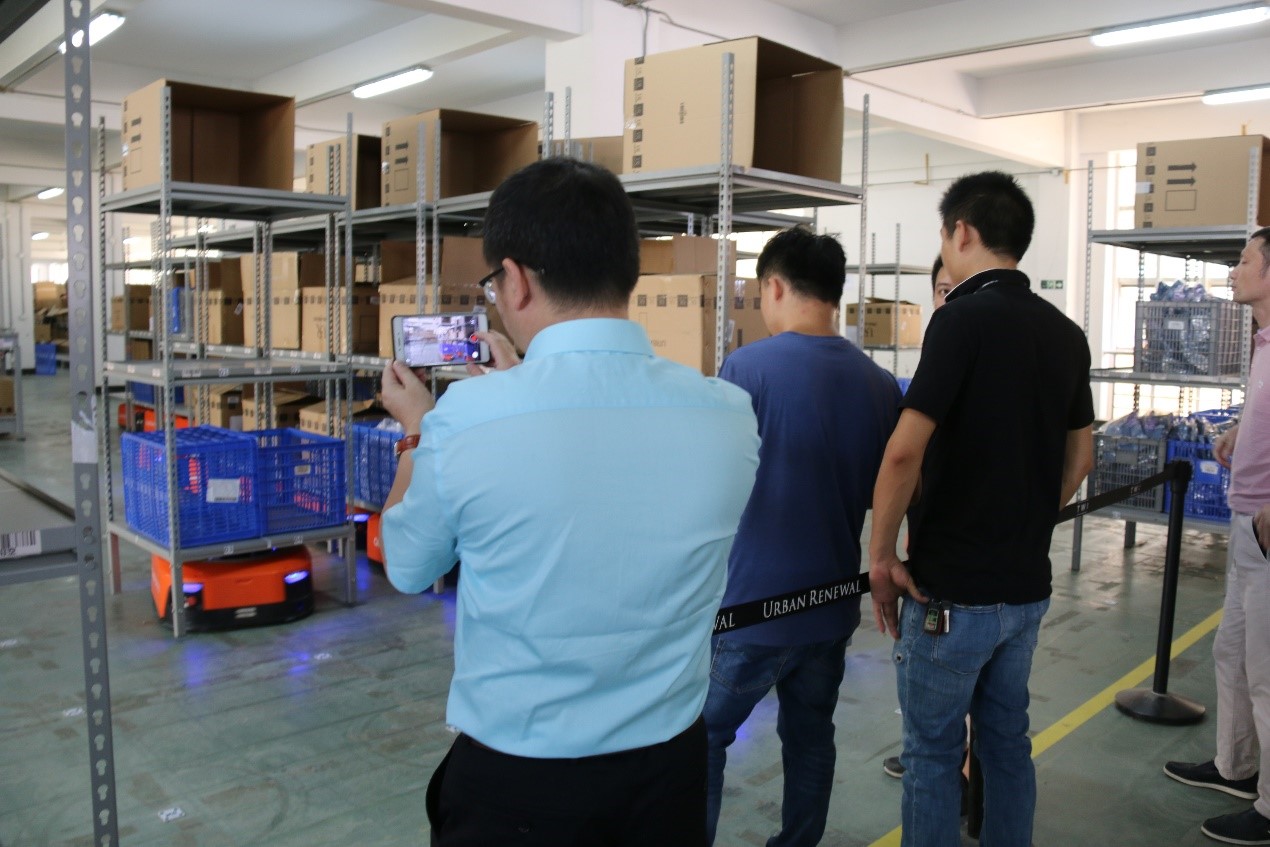 宝开常务副总裁王雷:“新零售环境下的物流中心规划”主题分享 | UR服饰物流中心迎百余服装物流经理人现场参观