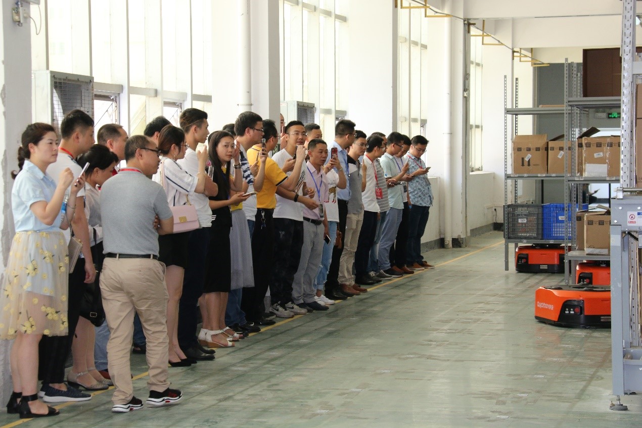 宝开常务副总裁王雷:“新零售环境下的物流中心规划”主题分享 | UR服饰物流中心迎百余服装物流经理人现场参观