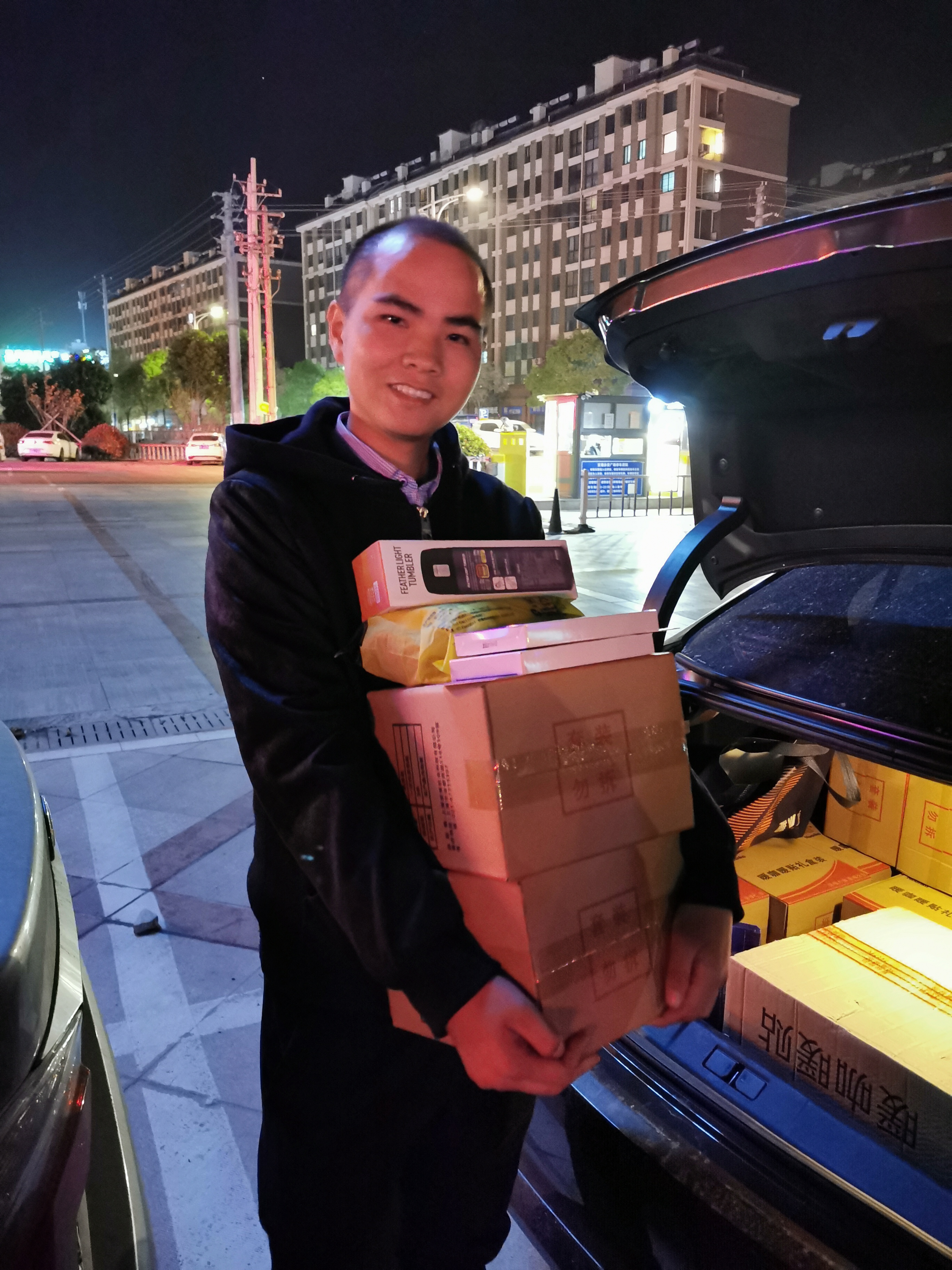 11月中旬,宝开工会组织开展“走一线、送温暖”关爱员工暖冬行动。