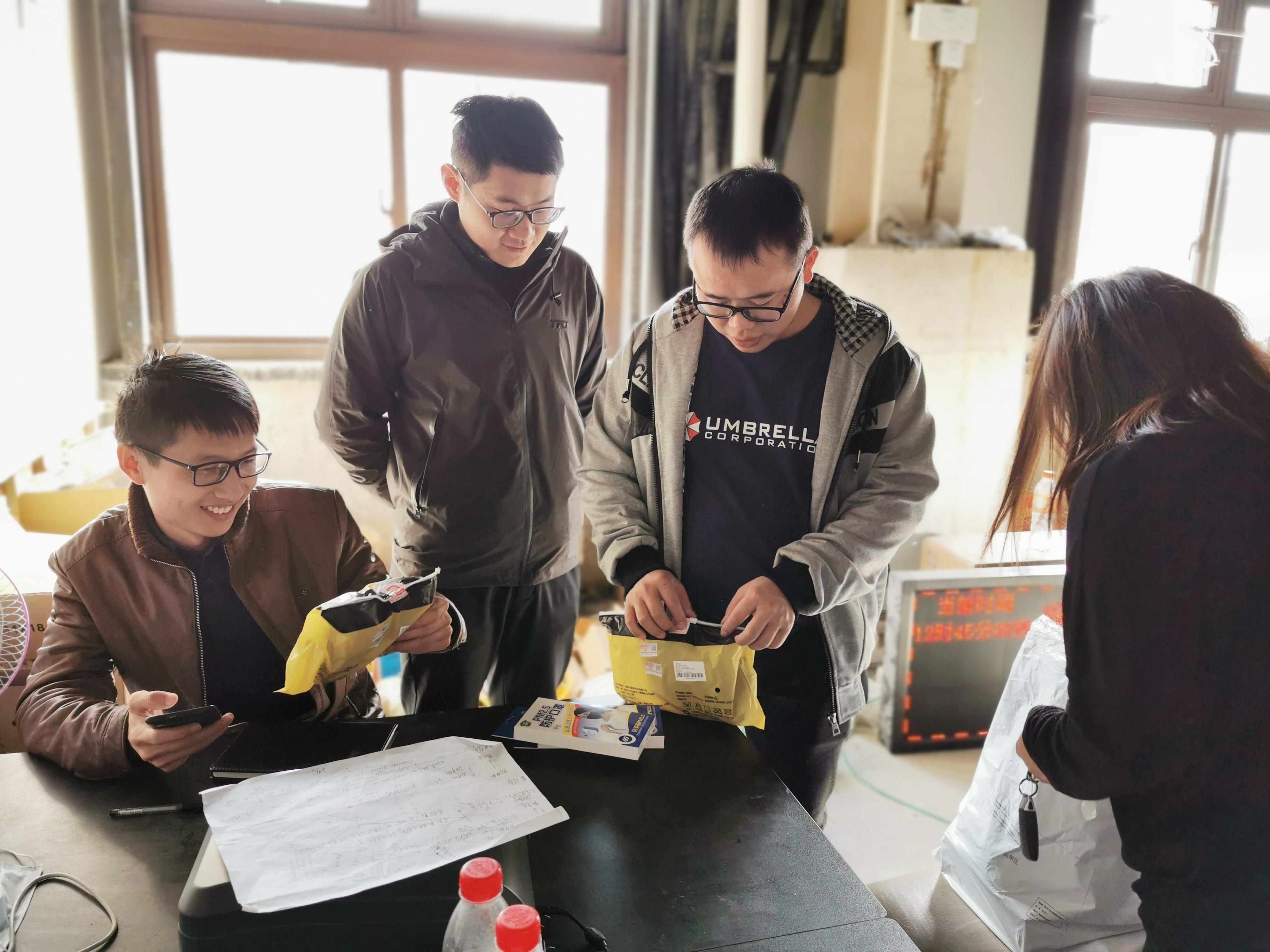 11月中旬,宝开工会组织开展“走一线、送温暖”关爱员工暖冬行动。