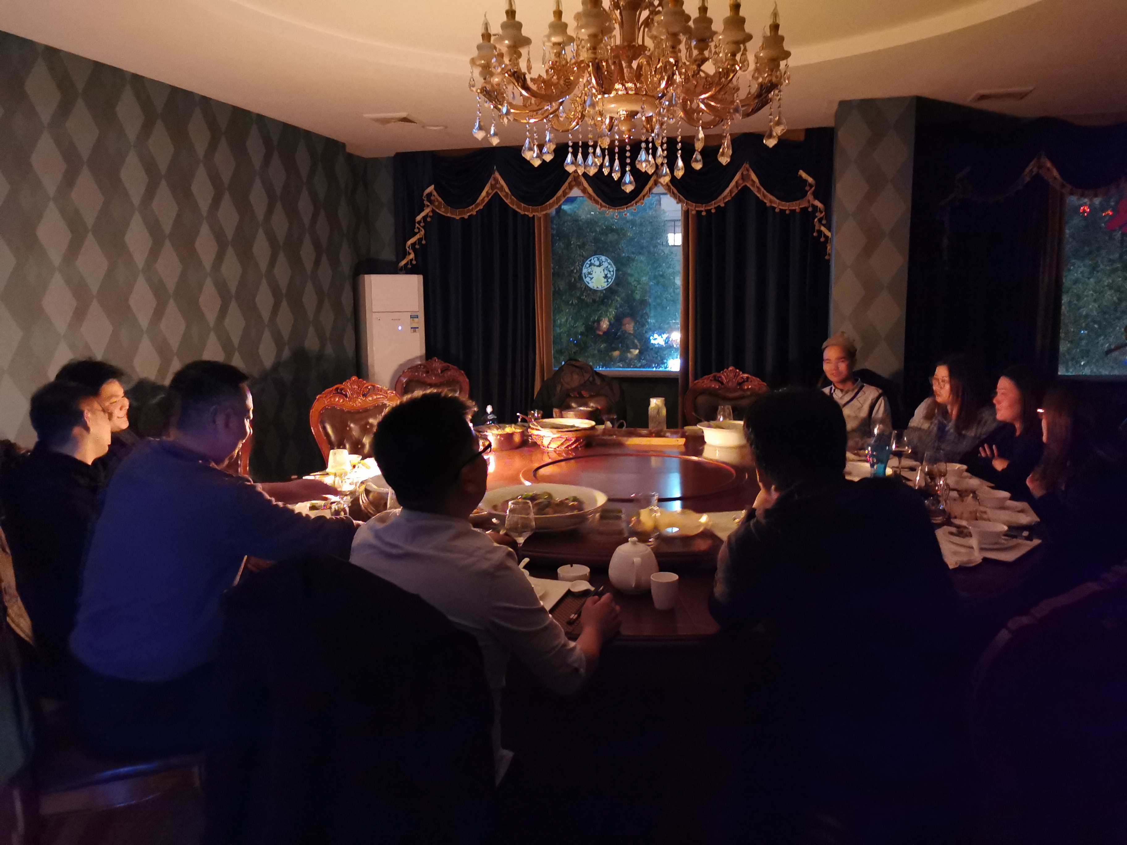 11月中旬,宝开工会组织开展“走一线、送温暖”关爱员工暖冬行动。