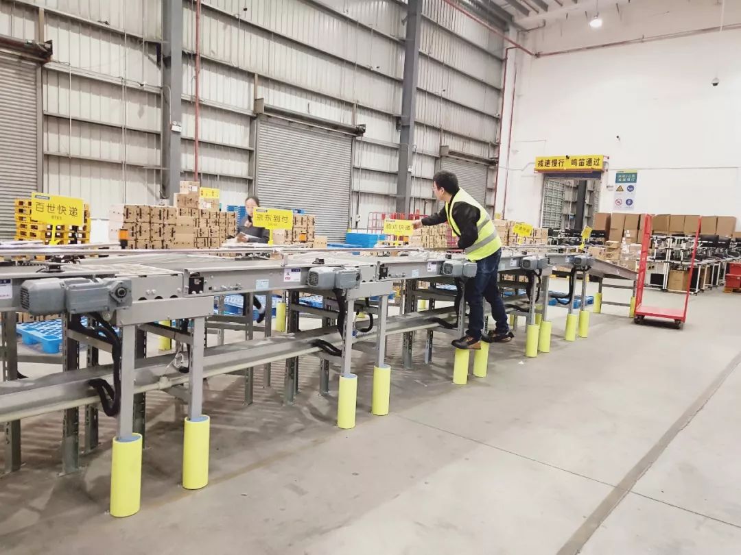 11月中旬,宝开工会组织开展“走一线、送温暖”关爱员工暖冬行动。