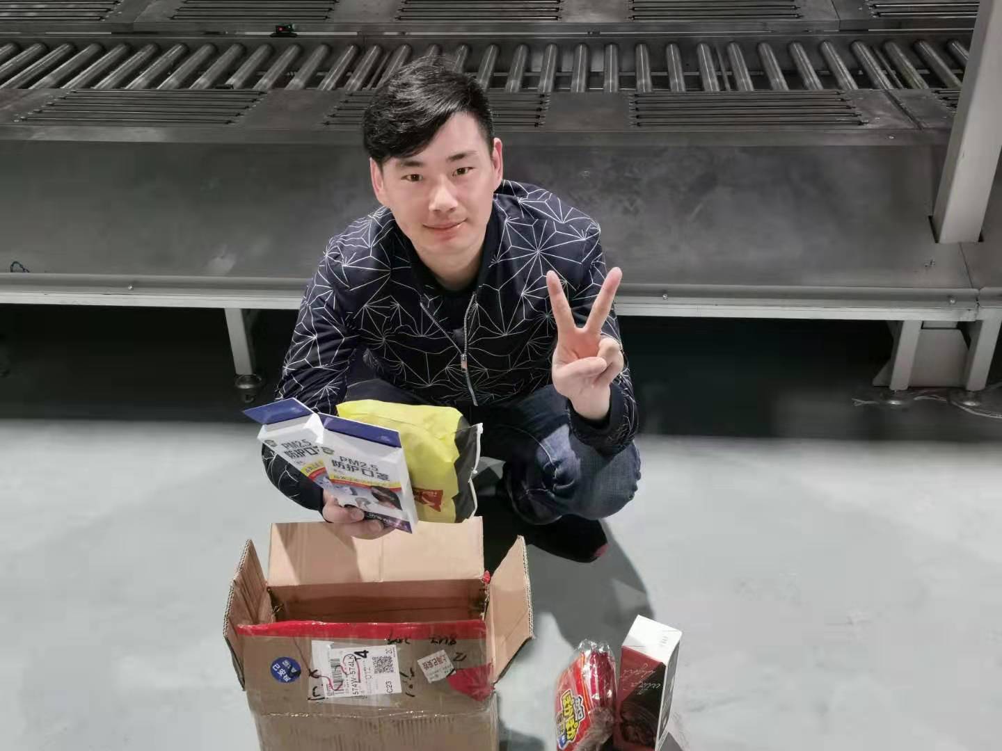 11月中旬,宝开工会组织开展“走一线、送温暖”关爱员工暖冬行动。